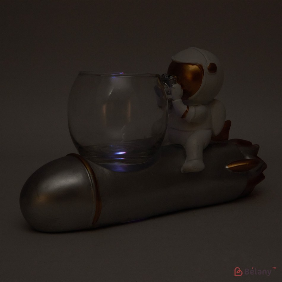 Astronaut photographer for small objects, glows, "Scuver #3" 13/23cm | 3