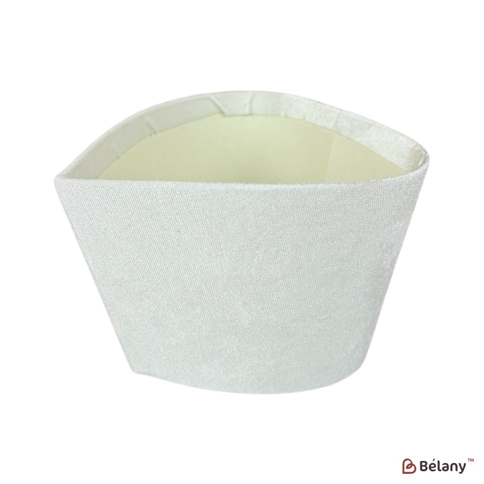 Cutie de flori în formă de inimă din catifea, alb