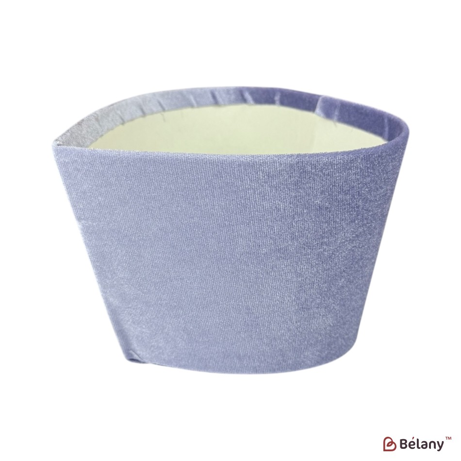 Cutie de flori în formă de inimă din catifea, liliac