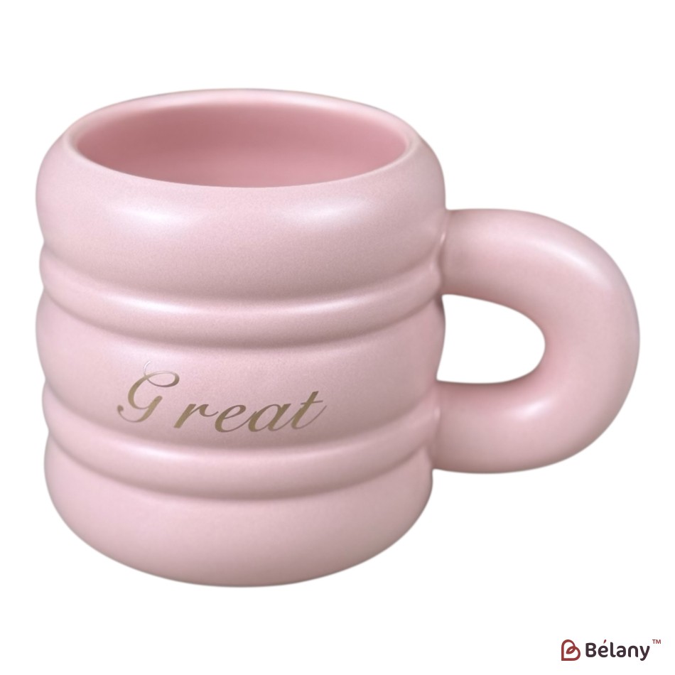 Cană din ceramică „Text 3D” roz cu inscripția Great, 430 ml