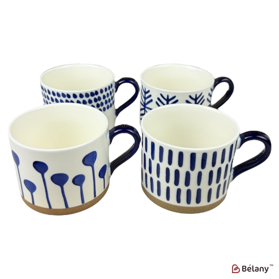 Set 4 căni din ceramică „Blue Nordic” cu motive albastre și bază naturală, 380 ml