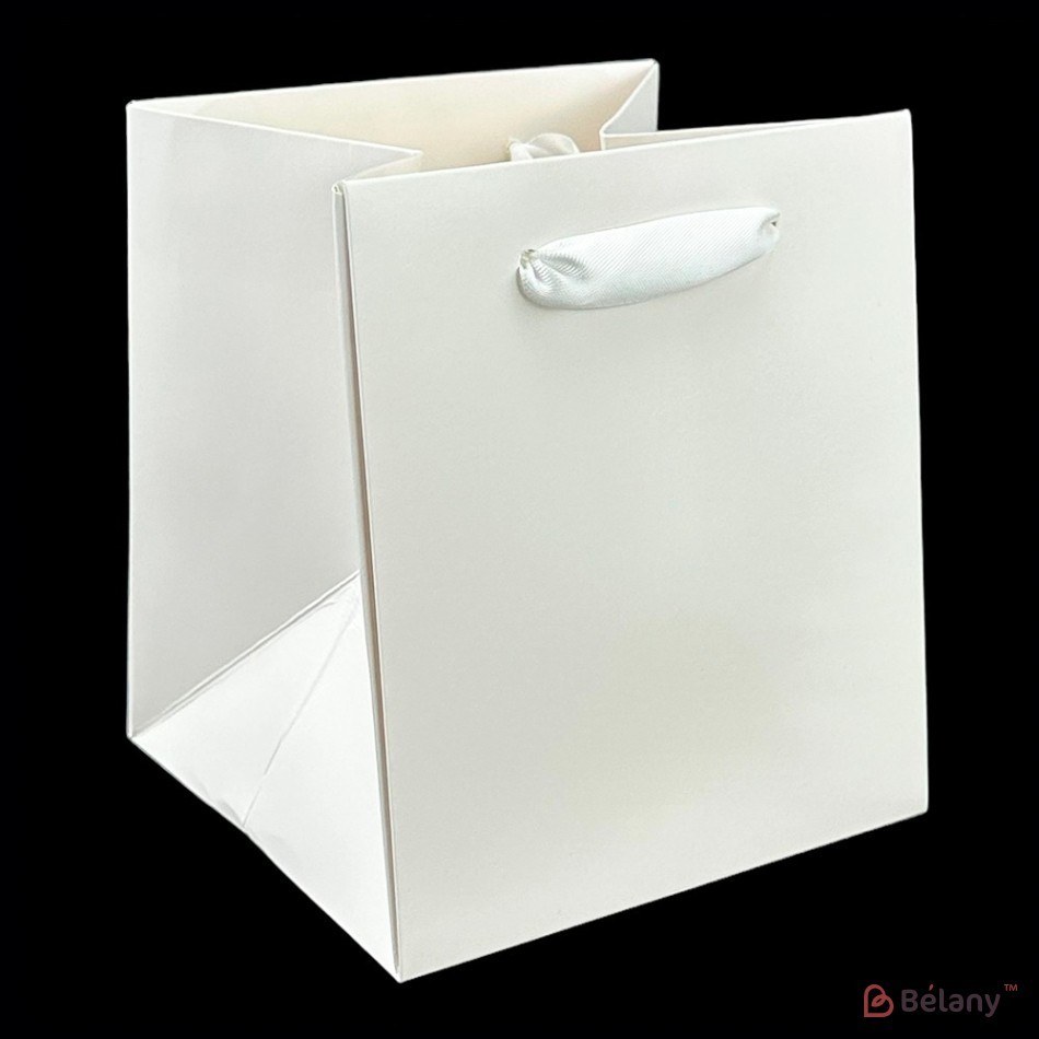 Set 10 pungi cu flori albe cu manere din satin