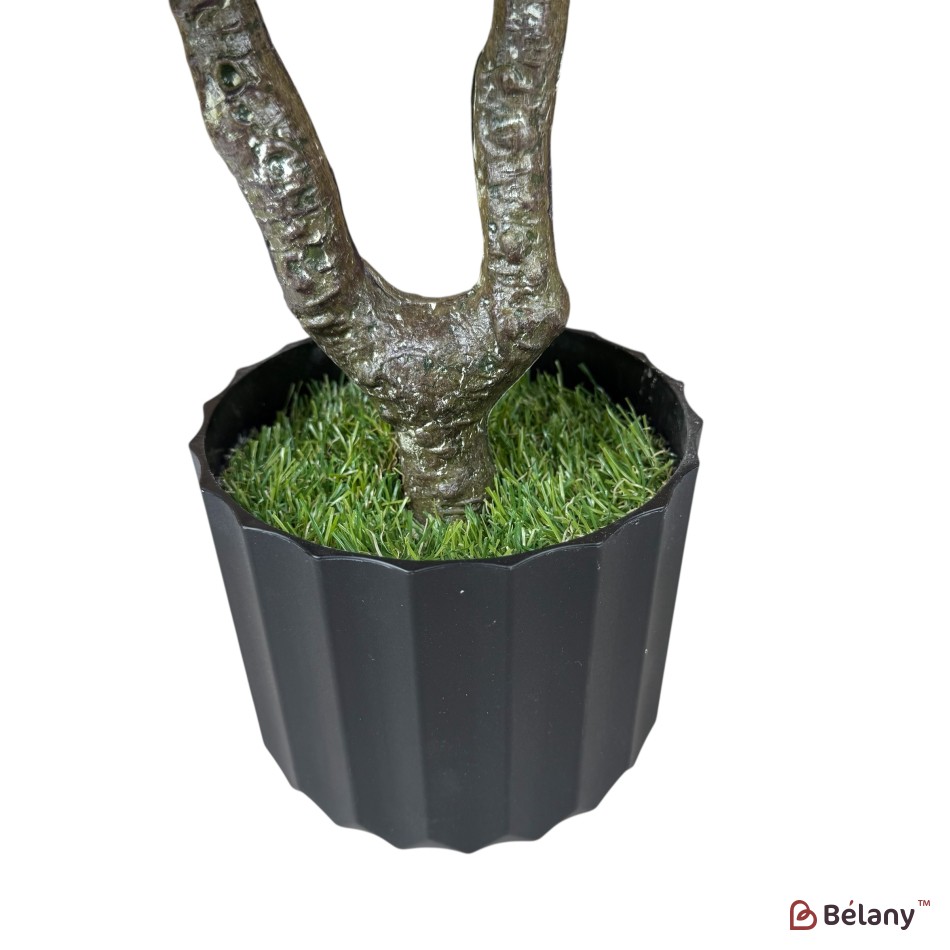 Copac decorativ artificial în ghiveci negru, cu frunziș verde bogat. | 3