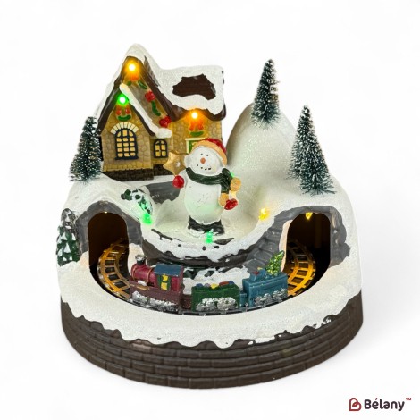 Figurină interactivă „Christmas Town #6” 3xAA, USB, 8 melodii