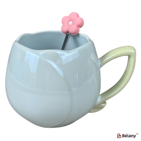 Cană din ceramică „Flower” 360 ml, albastră deschisă cu toartă verde