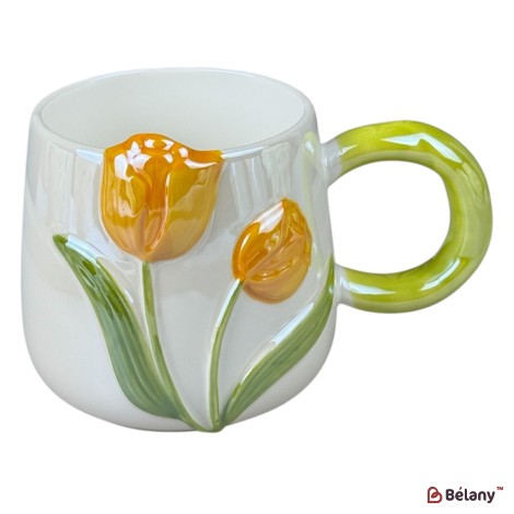 Cană din ceramică „Lalea 3D” albă cu lalele galbene și mâner verde, 430 ml
