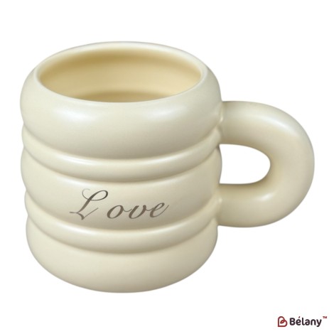Cană din ceramică „Text 3D” crem cu inscripția Love, 430 ml