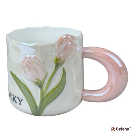 Cană din ceramică „Lucky Tulip” albă cu lalele roz și mâner roz, 380 ml