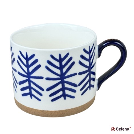 Cană din ceramică „Blue Nordic” cu ramuri stilizate albastre, 380 ml