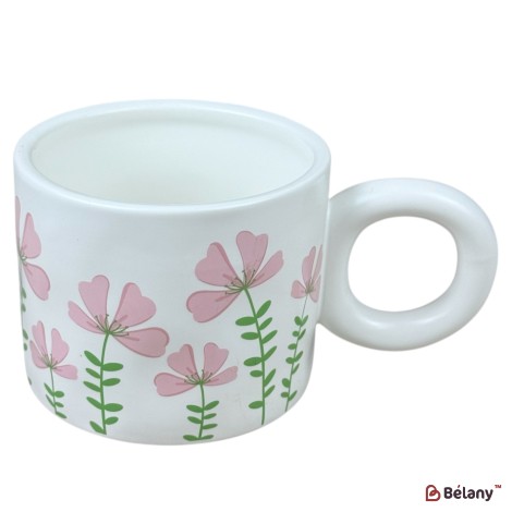 Cană din ceramică „Bloom Art” albă cu flori roz și mâner rotund, 420 ml