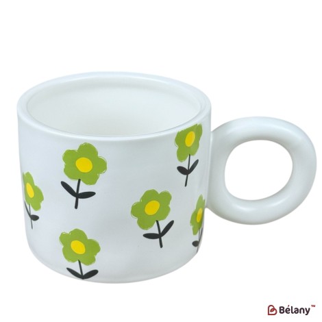 Cană din ceramică „Bloom Art” albă cu flori verzi și mâner rotund, 420 ml