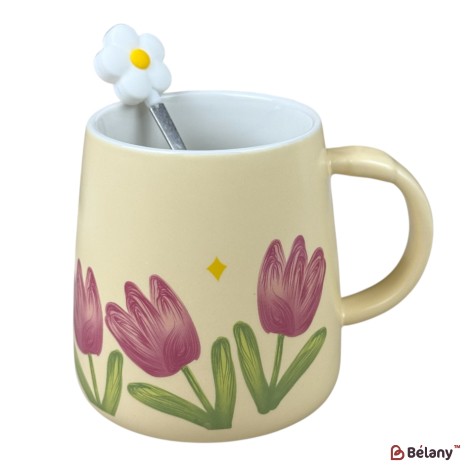 Cană din ceramică „Tulip Bloom” galbenă cu lalele mov și linguriță decorativă, 390 ml