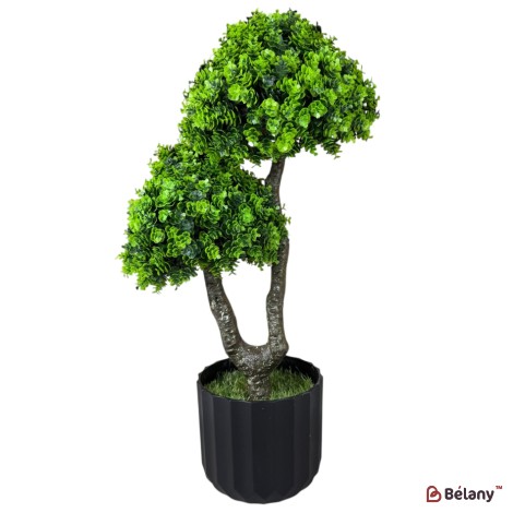 Copac decorativ artificial în ghiveci negru, cu frunziș verde bogat.