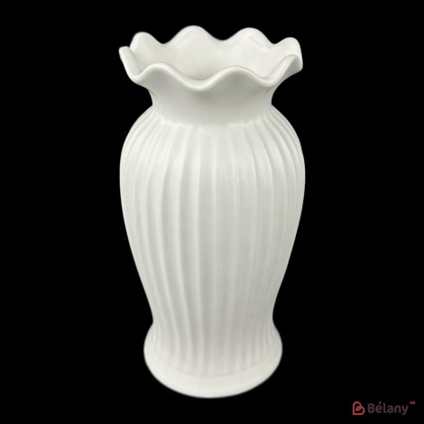 Vaza din ceramica alba "Lotus"