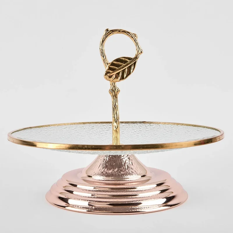 Ваза със златни плодове от листа