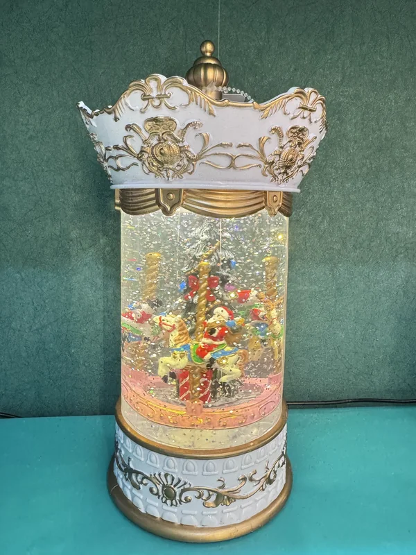 Świąteczna świeca #7 interaktywna figurka z opadami śniegu