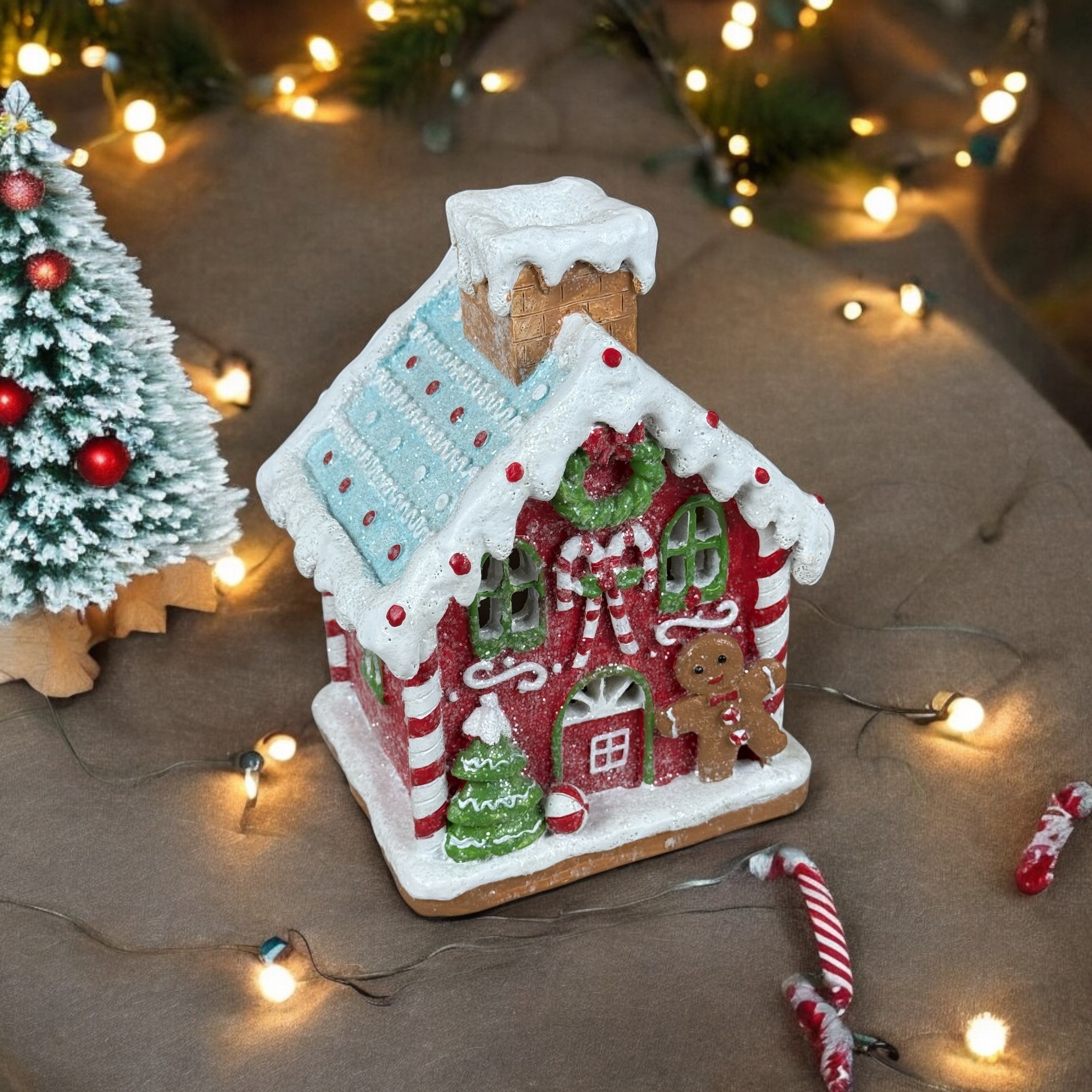 Фигурка във формата на къща "Чувства #1 "Музика, светлина, USB, 3 бр. батерии AAA photo 2