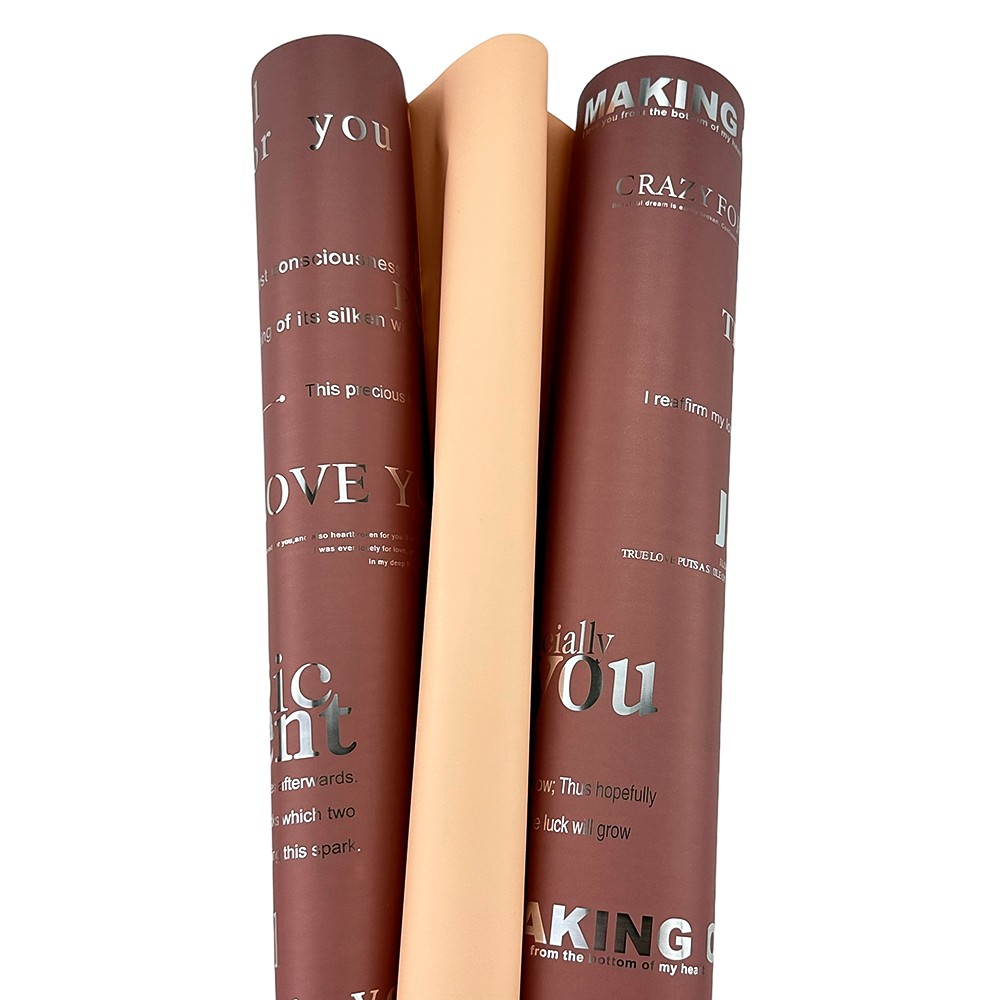 Двустранен целофан в бежово-розов цвят с надписи