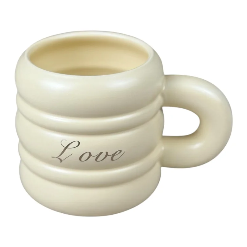 Cană din ceramică „Text 3D” crem cu inscripția Love, 430 ml