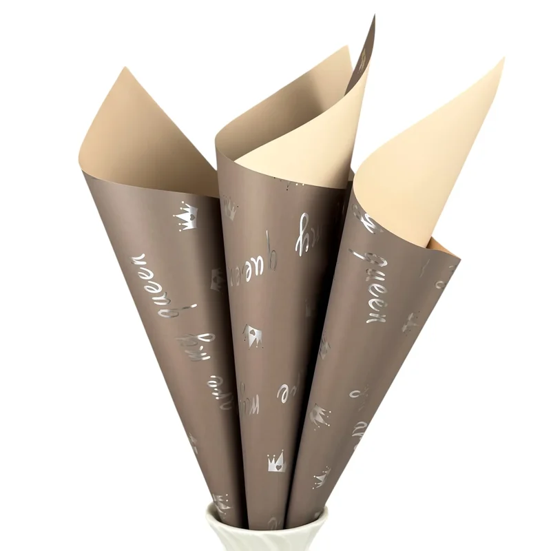 Celofan maro-bej pe două fețe cu inscripție "My queen"