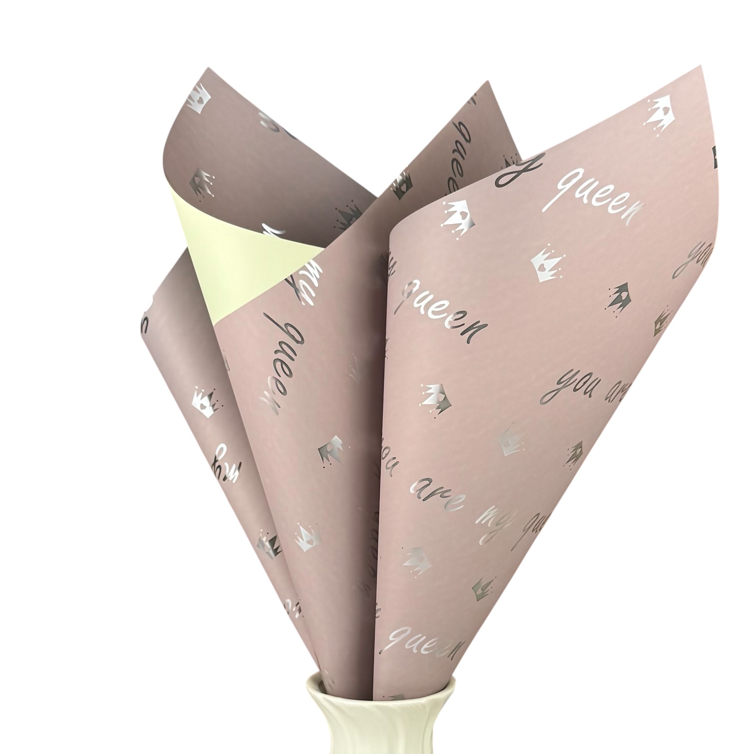 Двустранен целофан в бежово-лимонов цвят с надпис "Are my queen"
