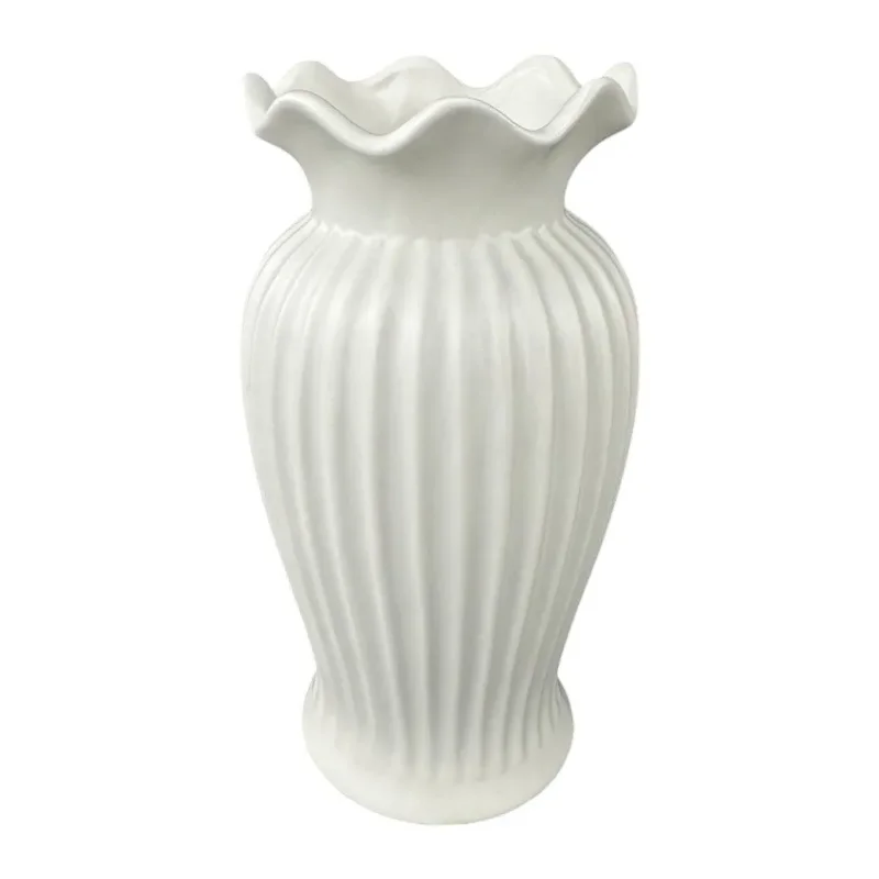 Vaza din ceramica alba "Lotus"