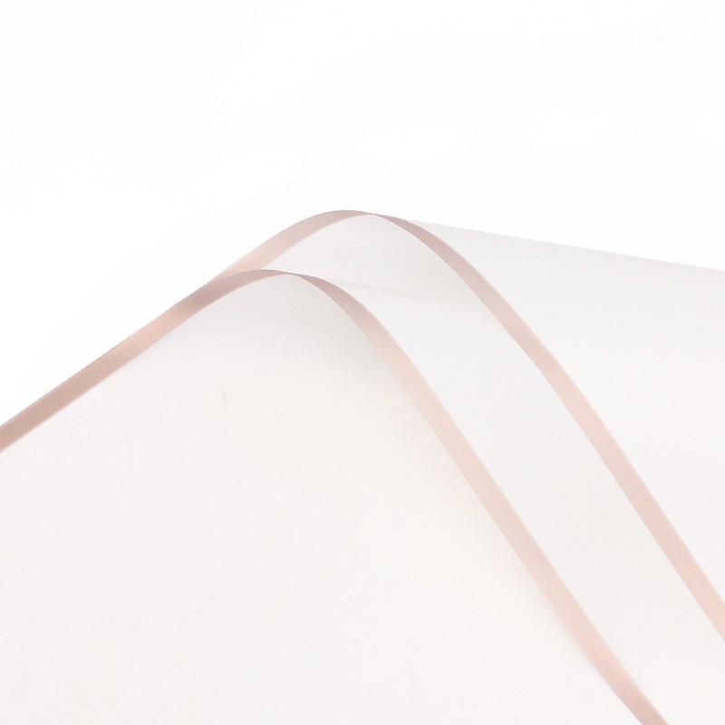 Прозрачен бял целофан с бронзов кант #06